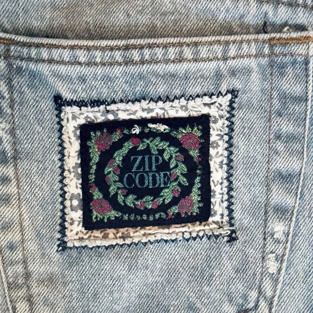 Vintage High Rise Zip Code Mom Jeans Sz 5/6 Distressed Embroidered Flowers Y2K